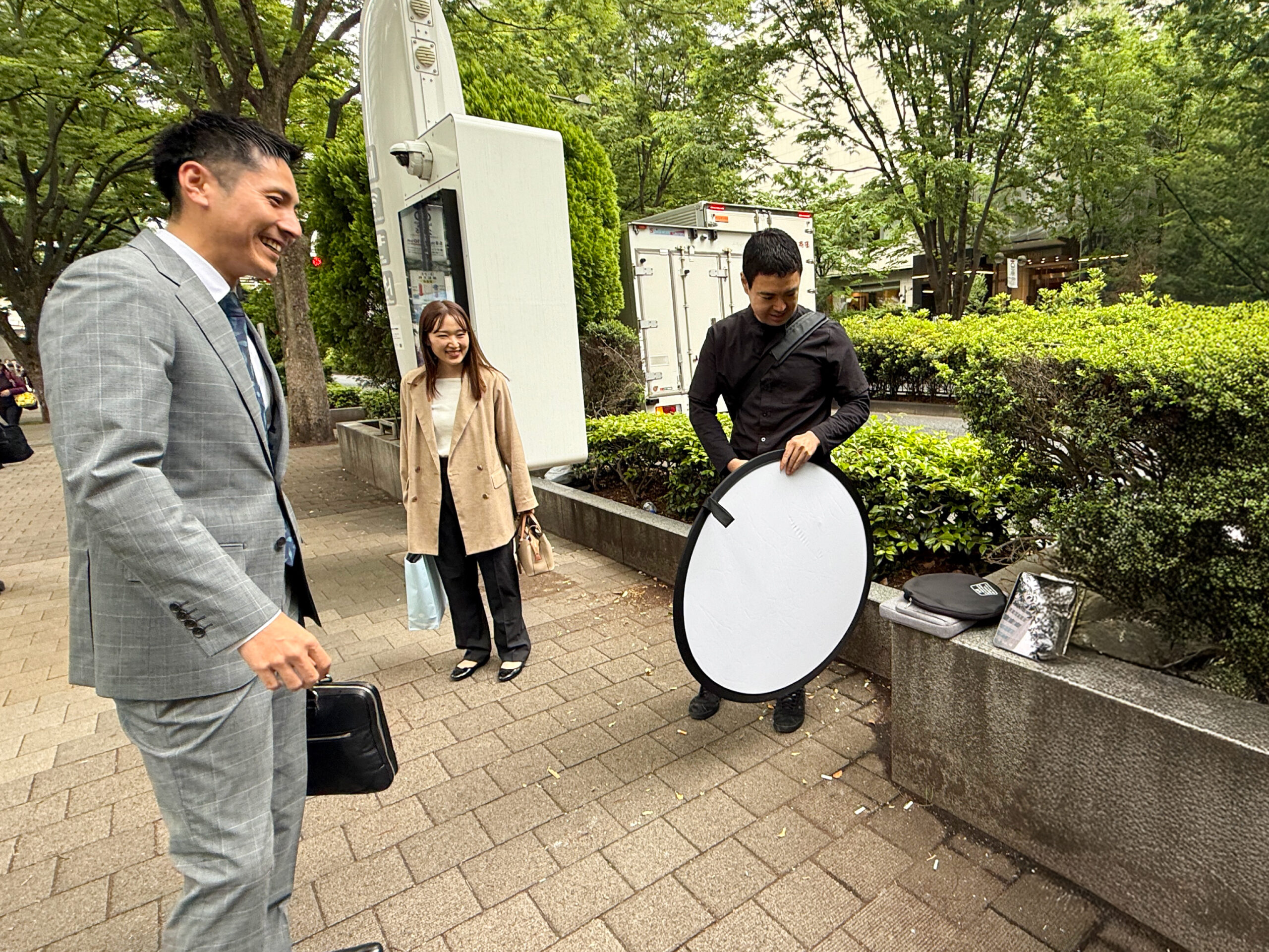 カメラの前で緊張MAX!社内CM撮影の舞台裏を公開